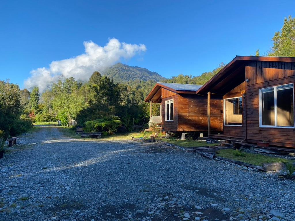 Cabanas & Tinajas Entre Volcanes Hornopiren Exterior photo